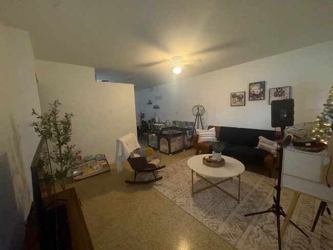 Photo - 985 SW 34th Ave