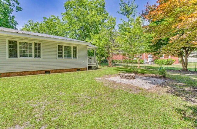 Photo - 208 E Columbus St