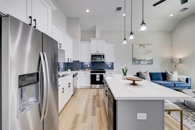 Photo - 846 Elkhart St