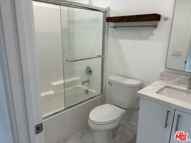 Photo - 857 1/2 Hyperion Ave