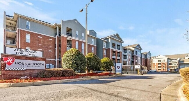 Building Photo - 2 bedroom, 2 bath Condo available Fall ‘25 Unit 1109
