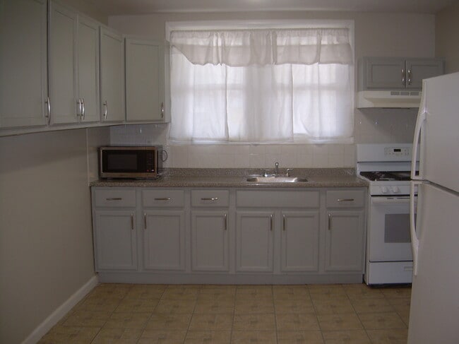 Photo - 996 Anchor St