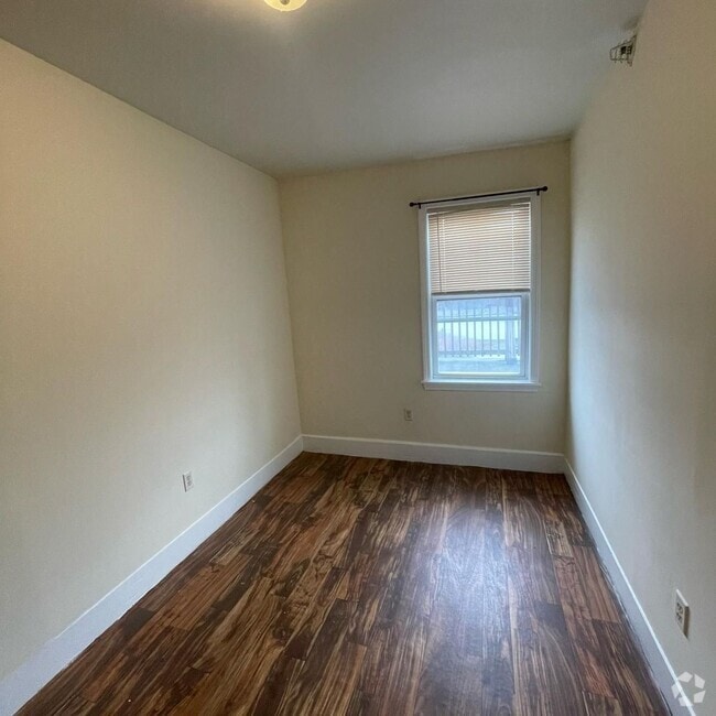 Building Photo - 1 Room in a Rooming House in Brockton for ... Unit Room 15