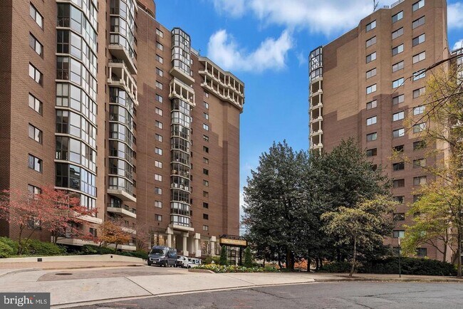 Building Photo - 1600 N Oak St Unit 1828