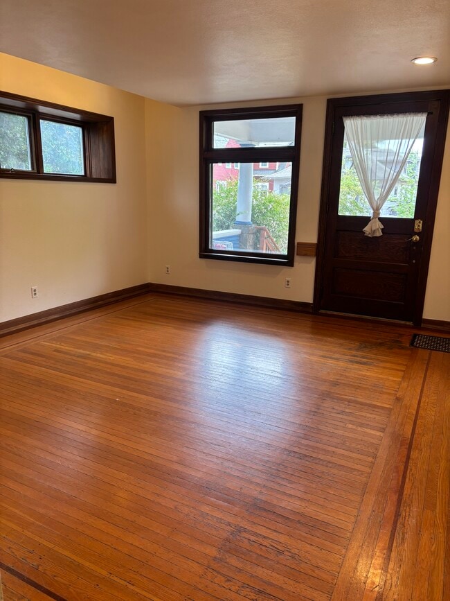 Photo - 2411 SE Main St Unidad Spacious 3-Bedroom Home