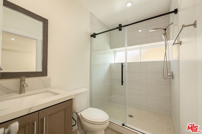 Photo - 5244 Whitsett Ave Unidad 1/4