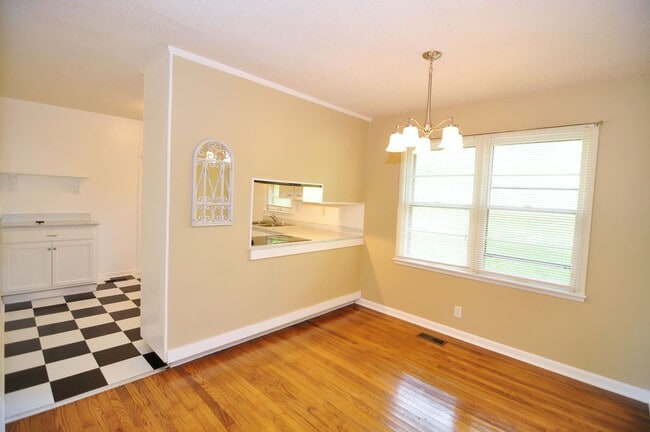 Photo - 2221 Euclid Rd NW