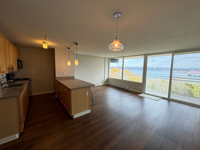 Open Concept Water View Condo - Stadium Di... - Open Concept Water View Condo - Stadium Di... Unit 400