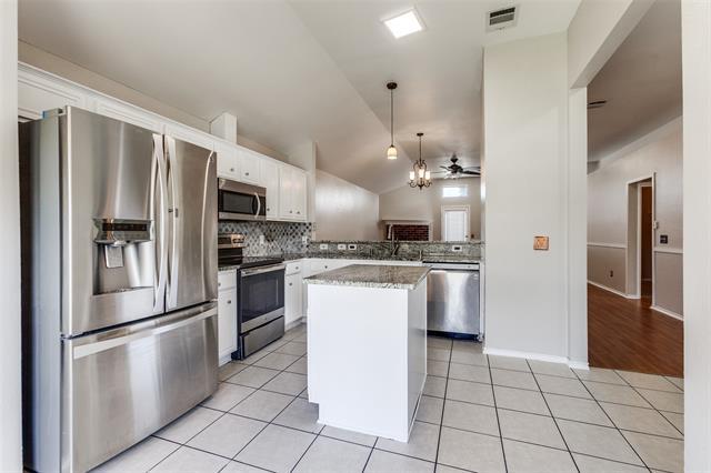 Photo - 704 Fleming St