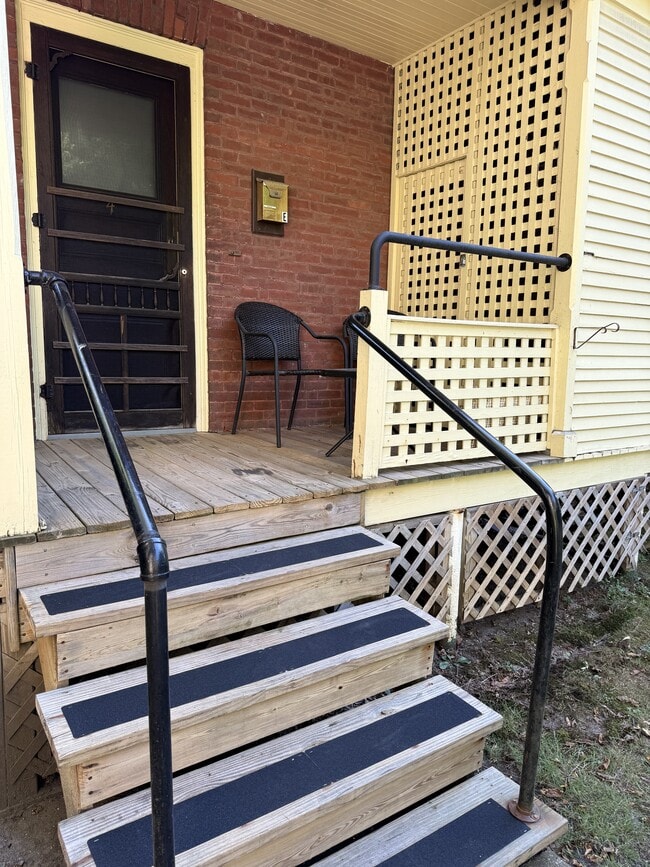 Building Photo - Hillview Off Campus Housing