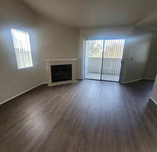 2 Br 2 Bath Fireplace