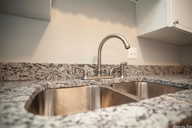 Photo - 9101 N Rodney Parham Rd Unidad 8