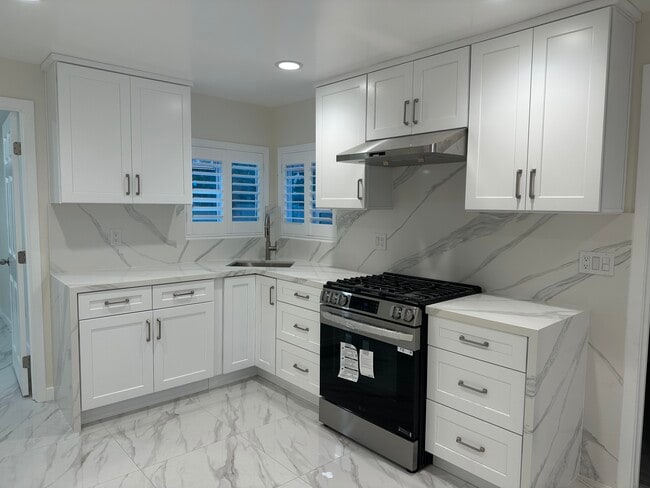 gabinetes de cocina y estufa nuevos - 3241 Prospect Ave