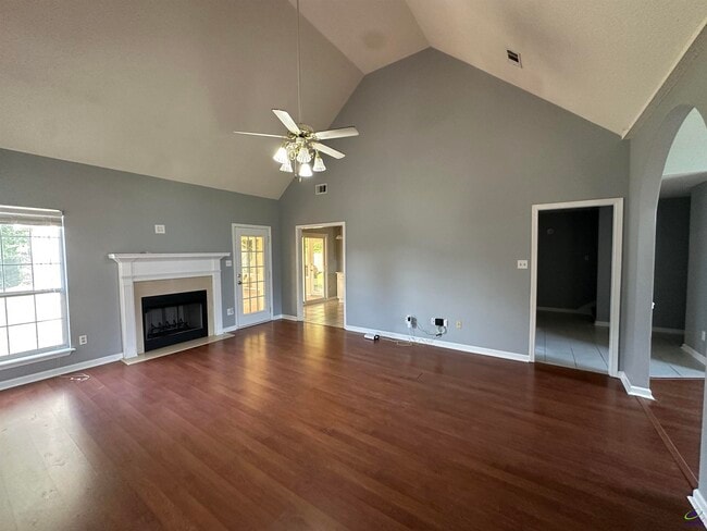 Photo - 225 Autumn Woods Dr