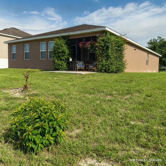 976 Glazebrook Loop