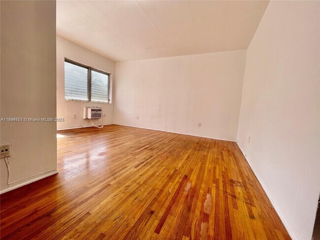 Photo - 780 81st St Unidad 9