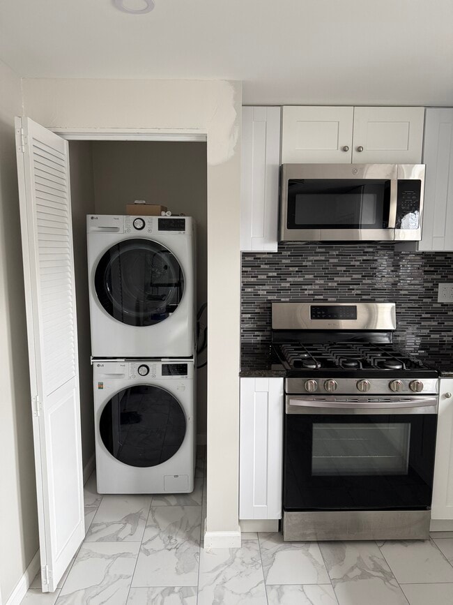 Photo - 15 Lewis St Unit 2