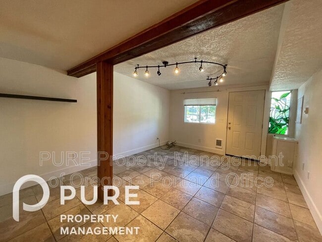 Photo - 4004 NE Mallory Ave