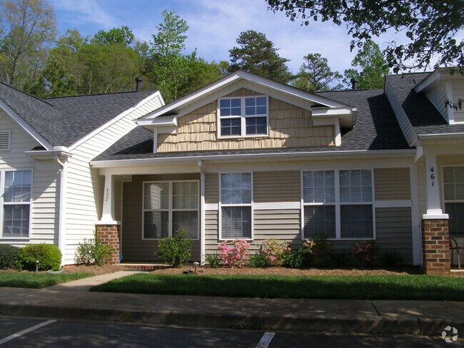 Building Photo - Super Cute 2 bedroom 2 bath townhome In Ro...