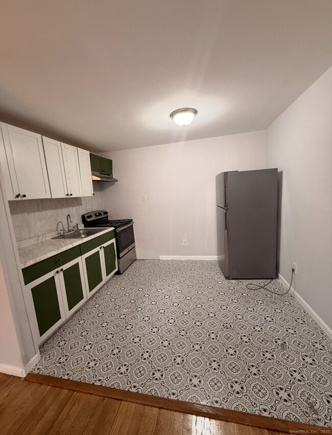 Photo - 10 Highland St