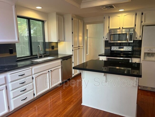 Photo - 7761 Roberts River Way
