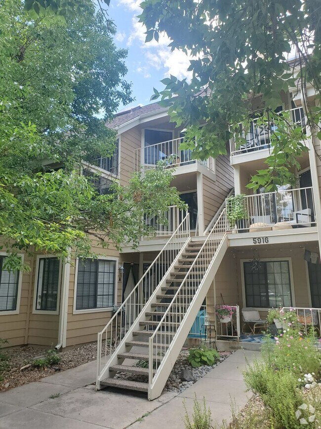 Building Photo - 2B / 2B Condo with Loft and Garage Availab...
