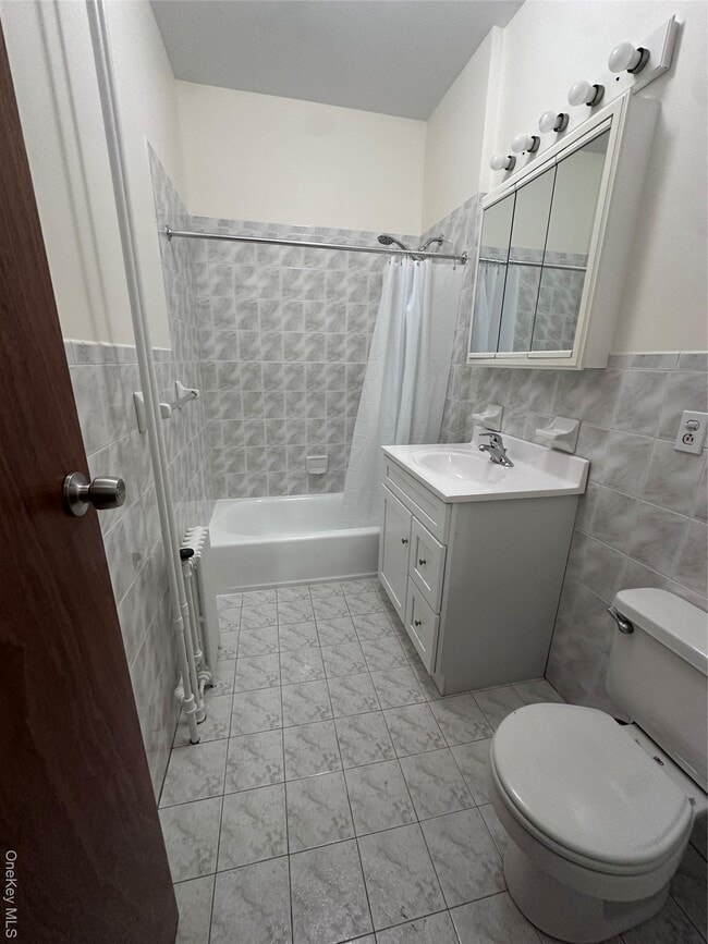 Photo - 19-39 Gates Ave