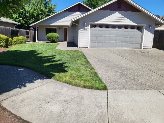 Photo - 3 bed 2 bath  Home for Rent in Grants Pass