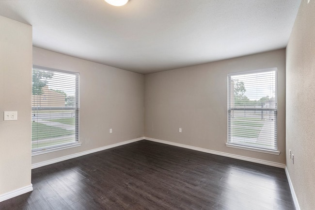 Photo - Villa Americana - Income Based