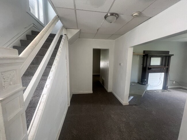 Building Photo - 535 Locust Ave Unit 1