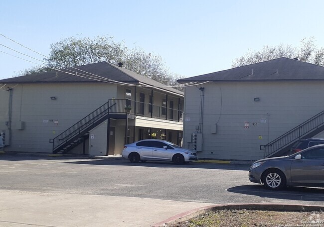 Building Photo - 930 Drury Ln Rental