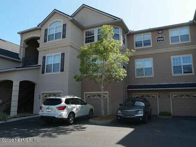 Building Photo - 13810 Sutton Park Dr N Unit 922