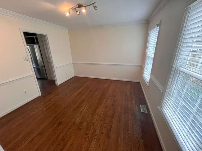 Photo - 5916 Park Forest Ln