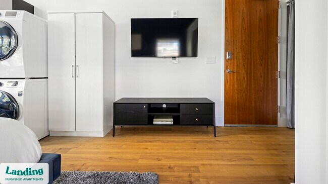 Photo - 135 Adams St Unidad 200