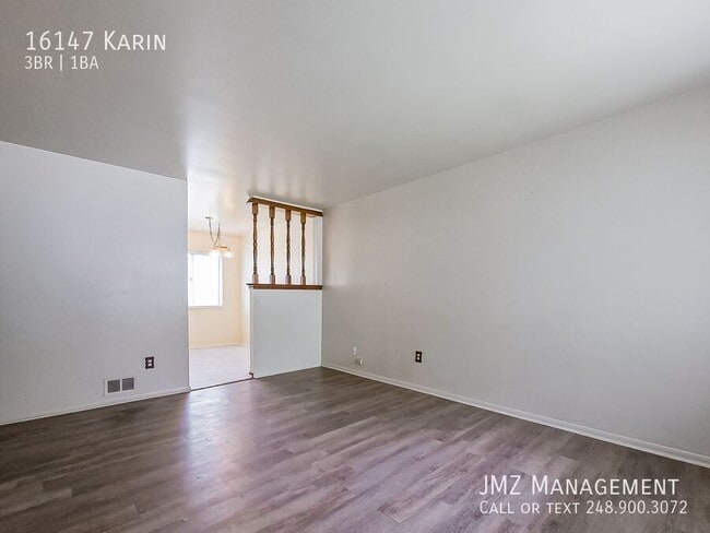 Photo - 16147 Karin-