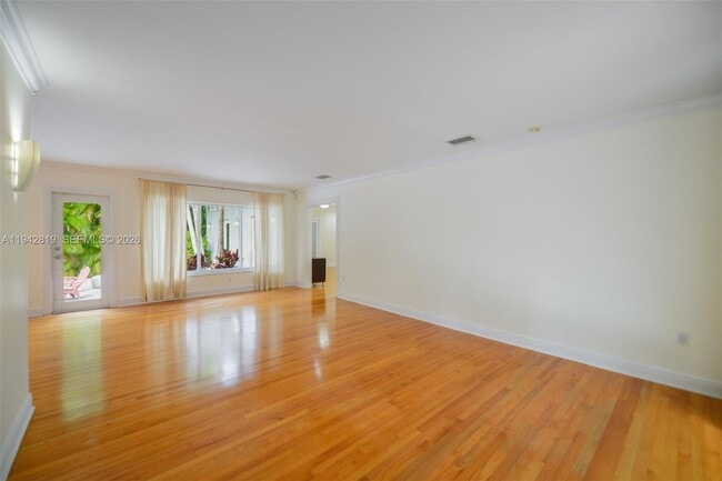 Photo - 911 Mariana Ave