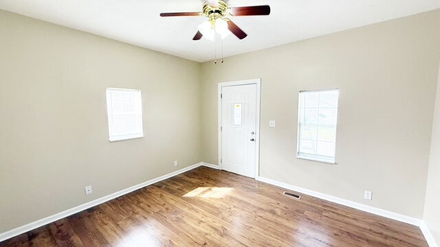 CENTER TOWNSHIP 3 BEDROOM HALF DUPLEX AVAILABLE NOW!
