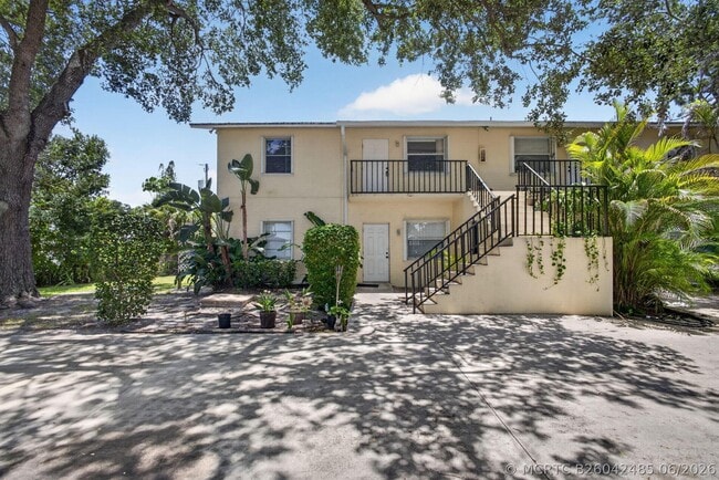 Photo - 708 SW Gardens Blvd