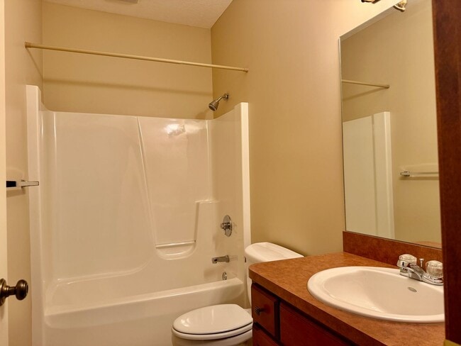 Photo - 1142 Pine Bluff Dr NE