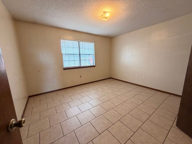 Photo - 1401 S Houston Ave Unit 1401 S Houston, Apt B
