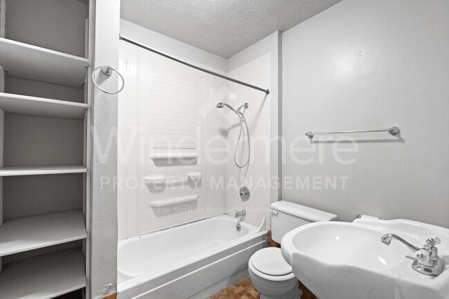 1321 W 11th Ave Unit 1321 W 11th Ave #2