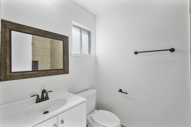 Building Photo - 15226 Flamingo Park