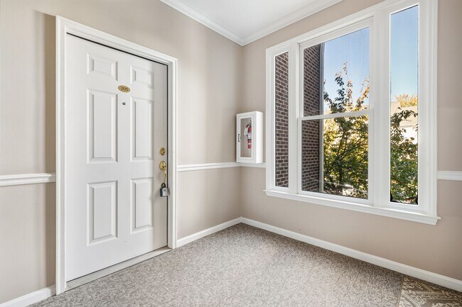 Photo - Charming 1-Bed, 1.5-Bath Apartment in Down... Unidad 205