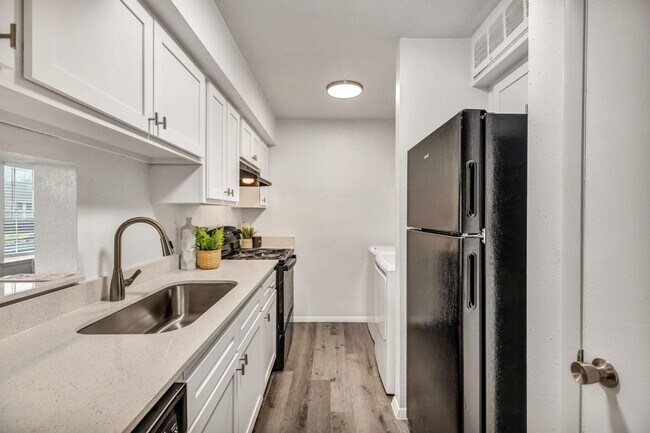 Photo - 1735 Rutland Dr Unit 208