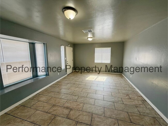 Building Photo - 326 Beardsley Ave Unit B