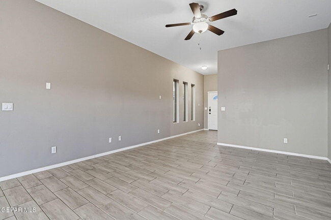 Photo - 13960 Garforth Ave
