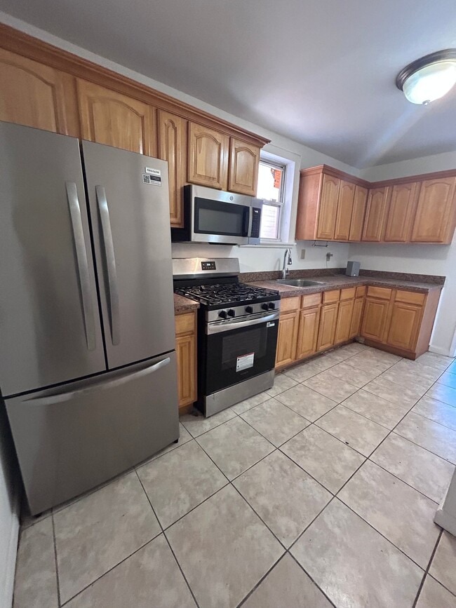 Photo - 626 E 230th St Unit 1