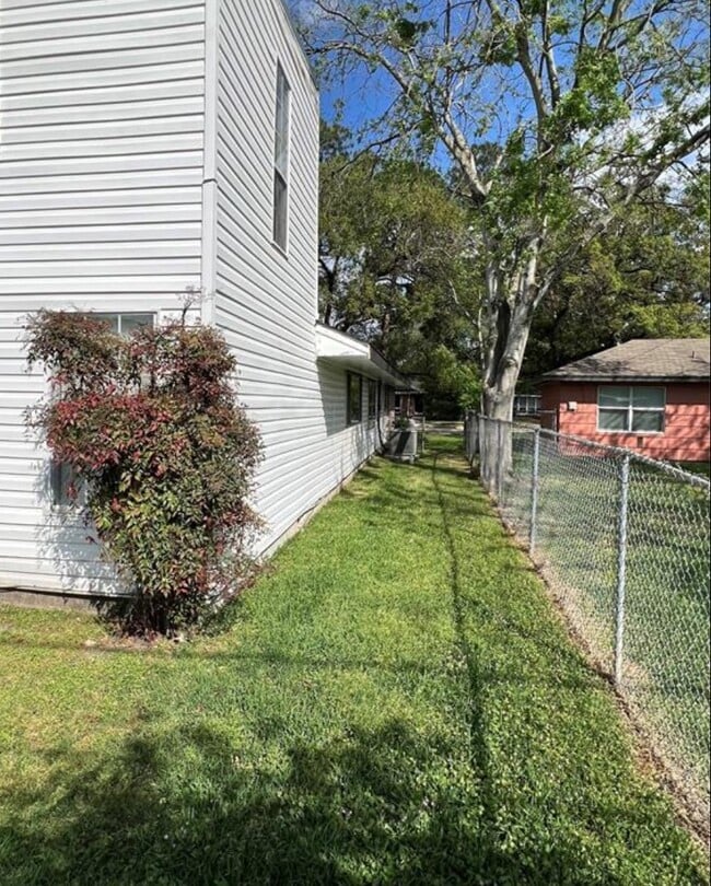 Photo - 2107 Restridge Dr Unit #2
