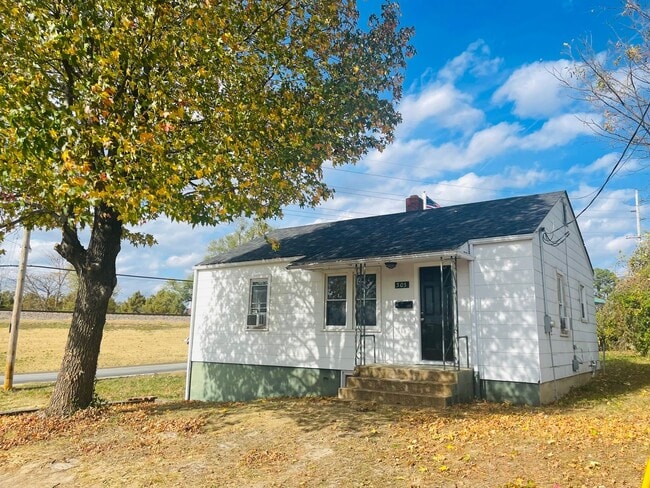 Building Photo - Fall 2024 remodel! Brand new cabinets, countertops, vanity etc!
