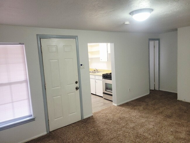 Building Photo - 514 Alcazar St SE Unit B